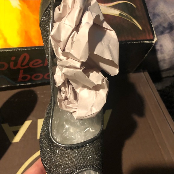 style and Co. size 6 1/2 only worn once silver glitter heels. - Picture 5 of 12